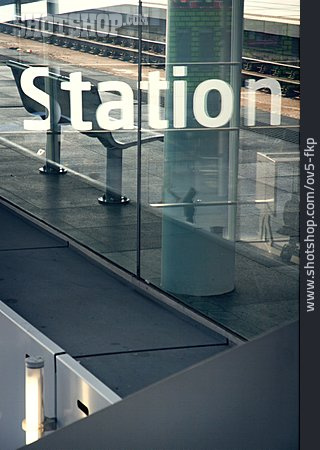 
                Bahnhof, Bahnsteig, Station                   