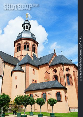 
                Kirche, Kloster, Einhard-basilika                   