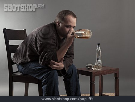 
                Mann, Trinker, Alkoholsucht                   