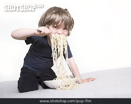 
                Junge, Hungrig, Spaghetti                   