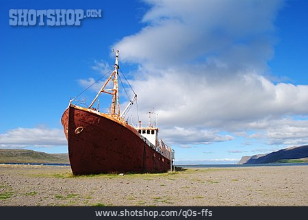 
                Schiffswrack, Island, Westfjorde                   