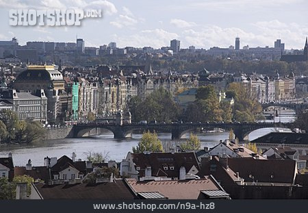
                Prag                   