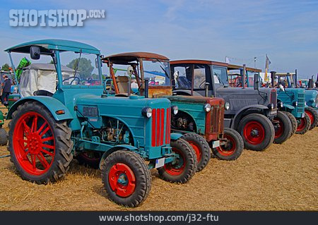 
                Traktor, Historisches Fahrzeug                   