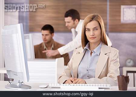 
                Geschäftsfrau, Business, Büro & Office, Arbeitsplatz                   