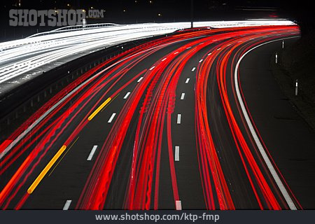 
                Straßenverkehr, Lichtspur                   