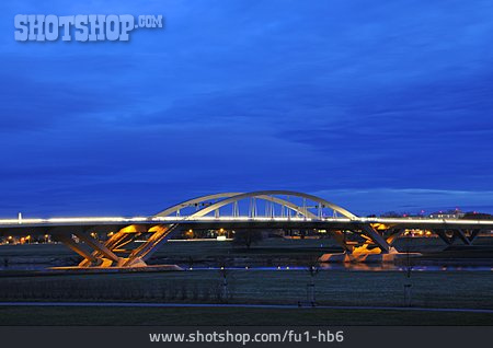 
                Blaue Stunde, Waldschlösschenbrücke                   