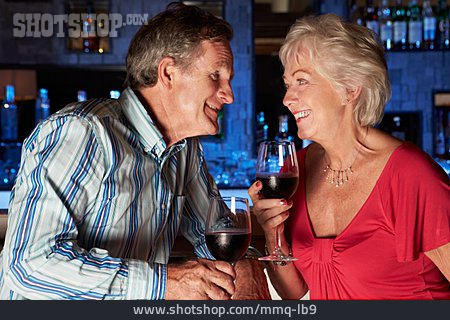 
                Flirten, Beziehung, Date, Seniorenpaar                   