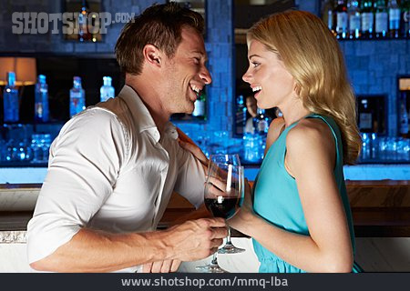 
                Nachtleben, Bar, Flirten, Partnersuche                   
