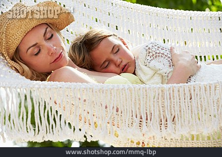 
                Mutter, Tochter, Sonnenbaden                   