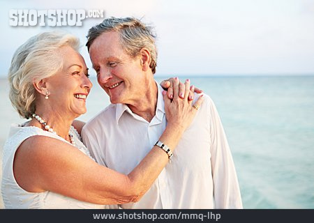 
                Partnerschaft, Strandurlaub, Seniorenpaar                   
