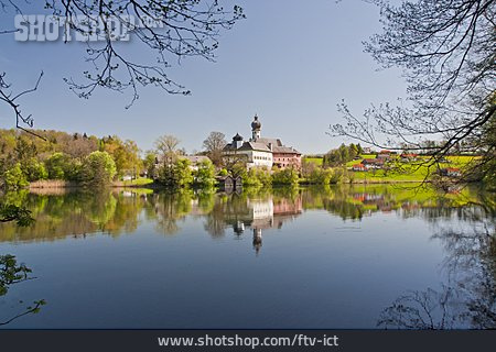 
                Bayern, Kloster Höglwörth, Höglwörther See                   
