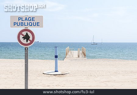 
                Frankreich, Sandstrand, Hundeverbot                   