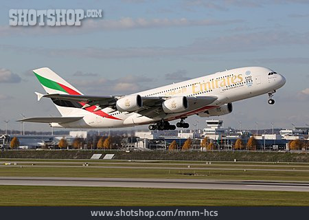 
                Flugzeug, Emirates, Airbus A380                   