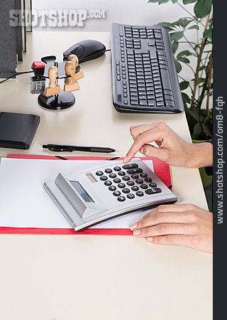 
                Büro & Office, Taschenrechner, Schreibtisch, Berechnung                   