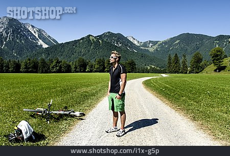 
                Junger Mann, Unterwegs, Radfahrer, Radtour                   