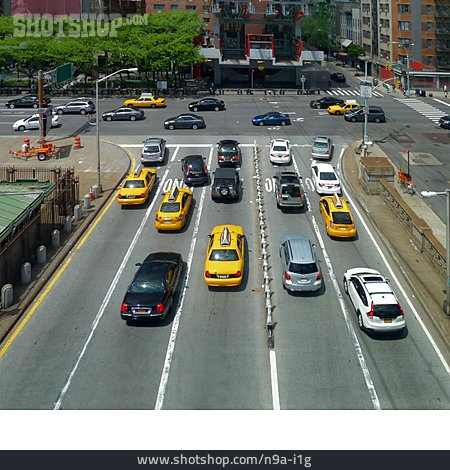 
                Straßenkreuzung, Rush Hour, New York                   