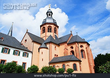 
                Kirche, Kloster, Einhard-basilika                   