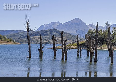 
                See, Lago Di Campotosto, Nationalpark Del Gran Sasso                   