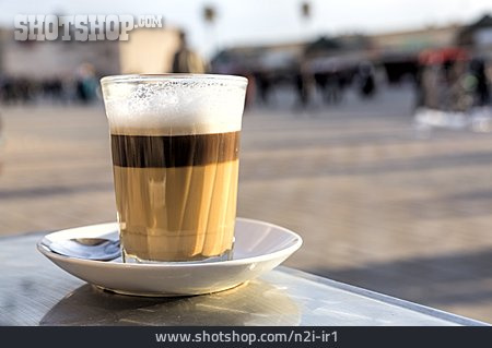 
                Straßencafé, Latte Macchiato                   