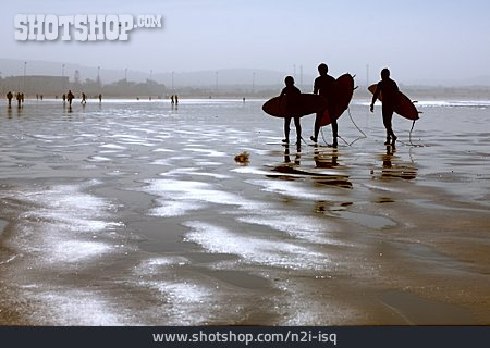 
                Surfer, Sandstrand, Marokko                   