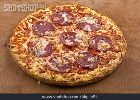 
                Pizza, Fertiggericht, Tiefkühlpizza, Salamipizza                   