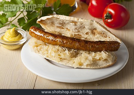 
                Bratwurst, Sauerkraut, Nürnberger                   