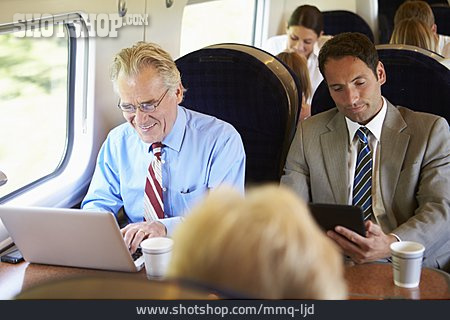 
                Geschäftsmann, Mobile Kommunikation, Unterwegs, Geschäftsleute                   