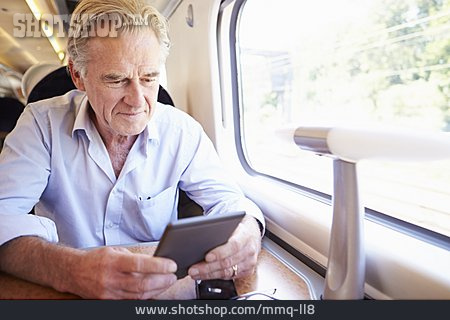 
                Senior, Zugreise, Reisender, Tablet-pc                   