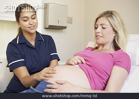 
                Untersuchung, Schwangerschaft, Abtasten, Hebamme                   