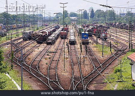 
                Gleisanlage, Güterzug, Schienennetz                   