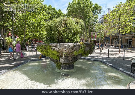 
                Brunnen, Aix En Provence, Brunnen Der Neun Kanonen                   