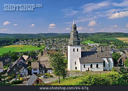 
                Dorf, Pfarrkirche St. Johannes, Eversberg                   