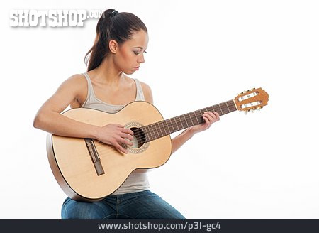 
                Junge Frau, Gitarre, Akustikgitarre, Gitarre Spielen                   