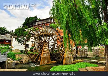 
                Fluss, Holzrad, Wasserrad, Lijiang                   