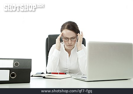 
                Geschäftsfrau, Konzentration, Kopfschmerz                   
