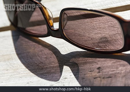 
                Sonnenbrille                   