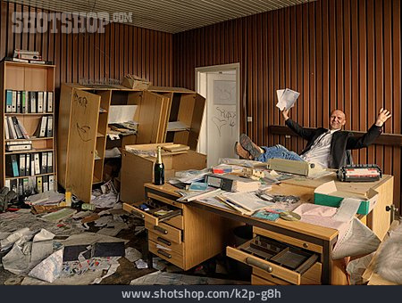 
                Büro & Office, Chaos, Bankrott, Insolvenz                   
