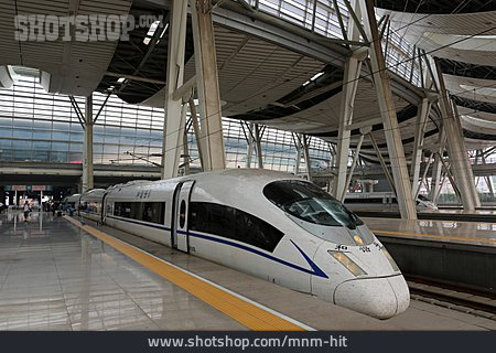 
                Bahnsteig, Hauptbahnhof, Peking                   