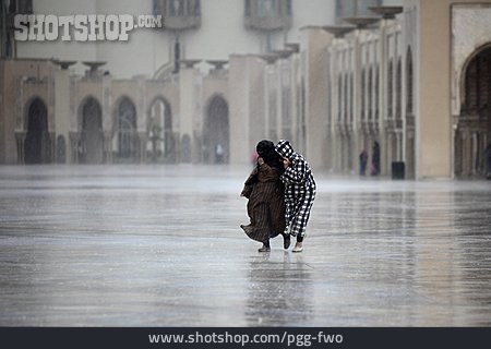 
                Marokko, Regenschauer, Hassan-ii.-moschee                   