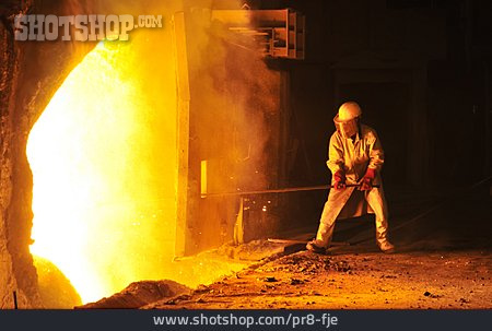 
                Hochofen, Stahlwerk, Metallindustrie, Stahlarbeiter                   