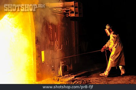 
                Hochofen, Stahlwerk, Metallindustrie, Stahlarbeiter                   