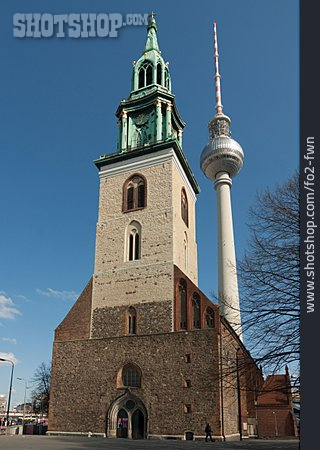 
                Kirche, Fernsehturm, Alexanderplatz                   