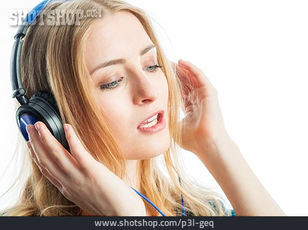 
                Junge Frau, Musik Hören                   
