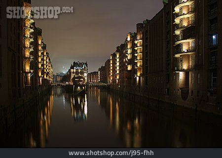 
                Hamburg, Speicherstadt, Wasserschloss                   