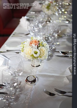 
                Tisch, Tischdekoration, Tischgedeck, Hochzeitstafel                   