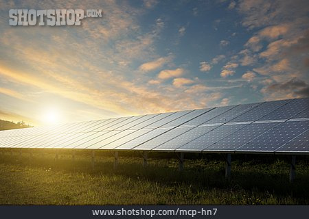 
                Solaranlage, Sonnenenergie, Photovoltaikanlage                   