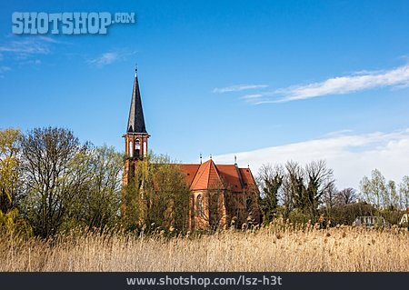 
                Kirche, Wustrow                   