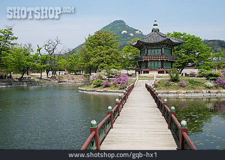 
                Pavillon, Seoul, Gyeonghoeru                   