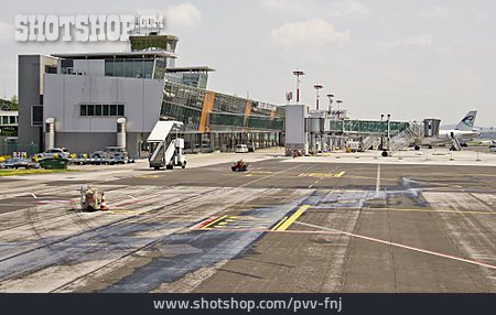 
                Flughafen, Ljubljana                   