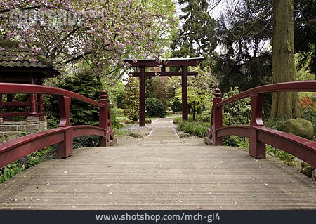 
                Fußgängerbrücke, Japanischer Garten                   